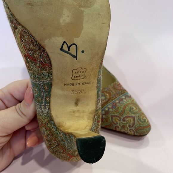 ✨HOST PICK✨Manolo Blahnik Paisley Tapestry Heel Great Used Condition Womens Euro - Picture 6 of 12